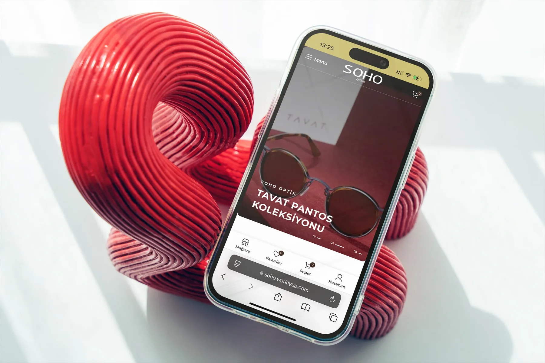 The Soho Optik store on a phone, opening on the Tavat Pantos collection